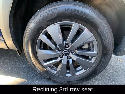 2025 Nissan Pathfinder SV