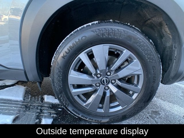 2024 Nissan Pathfinder SV