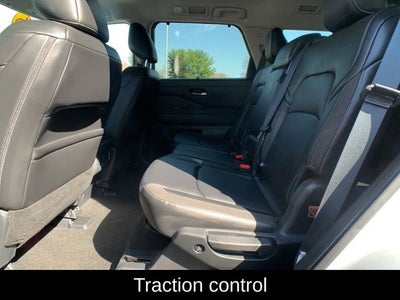 2025 Nissan Pathfinder SL