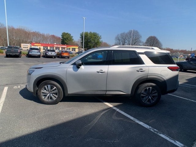2025 Nissan Pathfinder SL