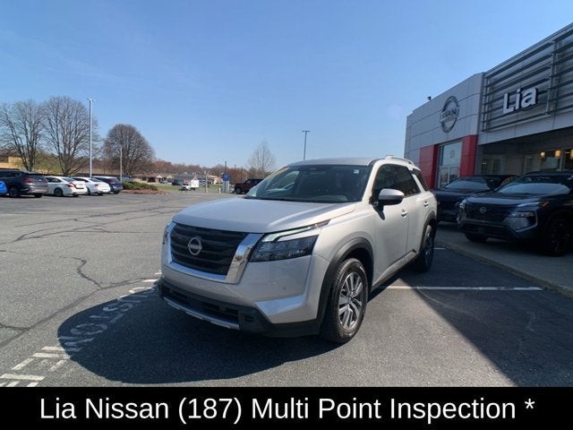 2025 Nissan Pathfinder SL