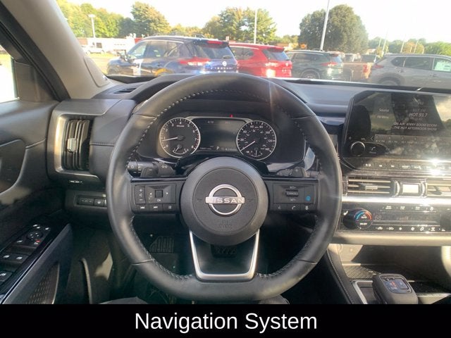 2025 Nissan Pathfinder SL