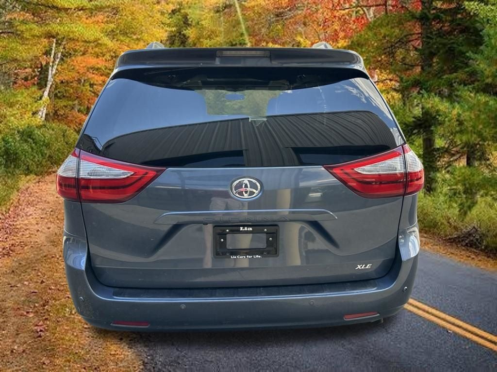 2017 Toyota Sienna XLE Premium 8 Passenger