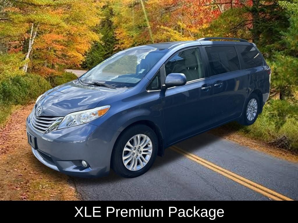 2017 Toyota Sienna XLE Premium 8 Passenger