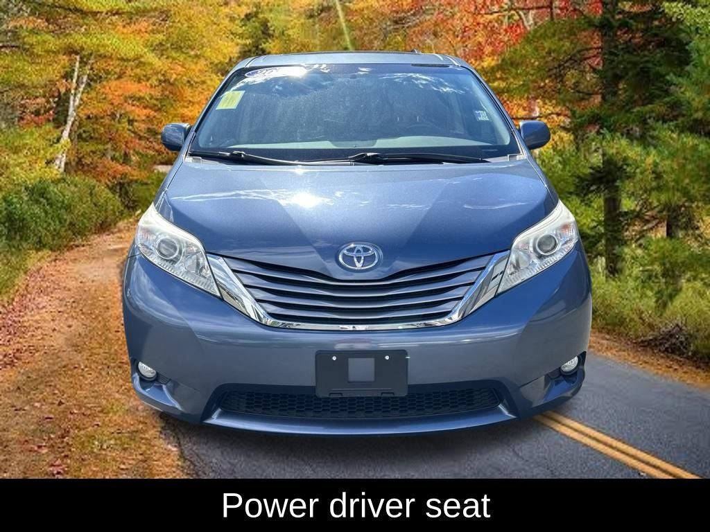 2017 Toyota Sienna XLE Premium 8 Passenger