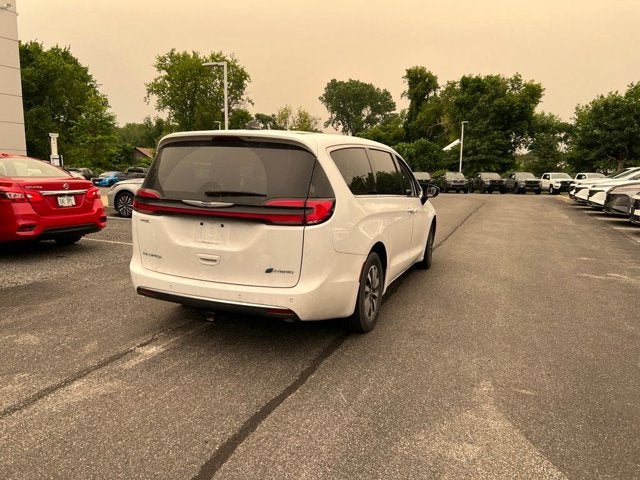 2024 Chrysler Pacifica Hybrid Select