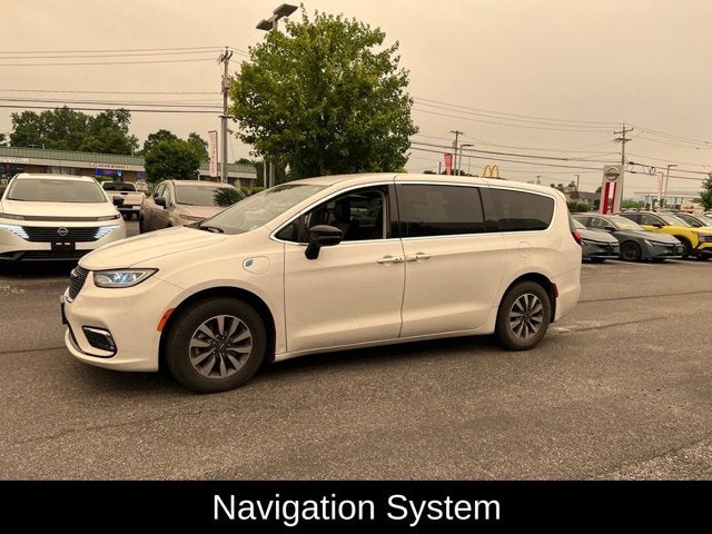 2024 Chrysler Pacifica Hybrid Select