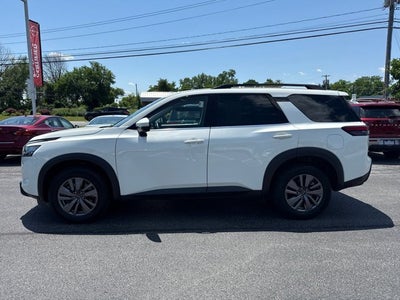 2025 Nissan Pathfinder SV
