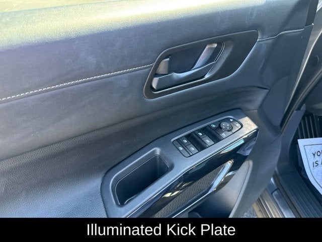 2023 Nissan Pathfinder SV