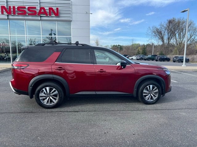 2022 Nissan Pathfinder SL