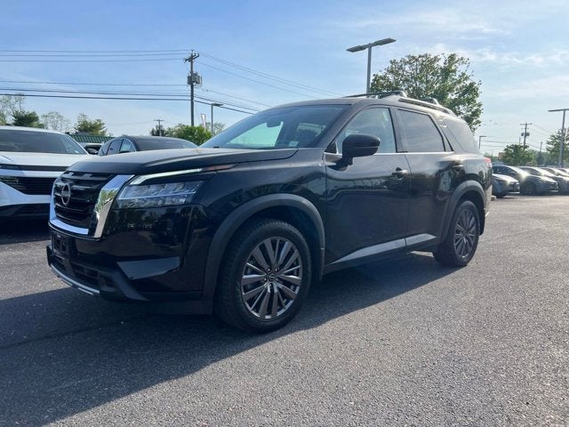2023 Nissan Pathfinder SL
