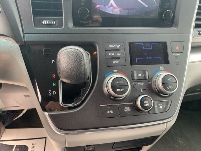2015 Toyota Sienna LE 7 Passenger