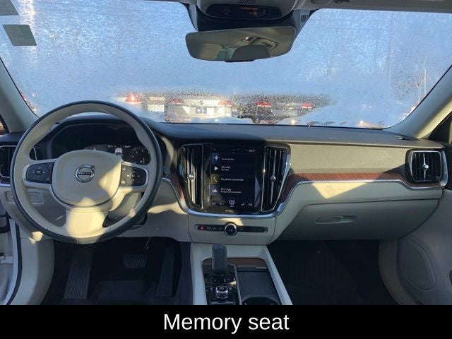 2022 Volvo S60 B5 Momentum