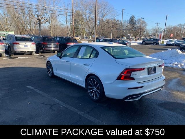 2022 Volvo S60 B5 Momentum