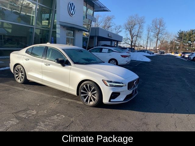 2022 Volvo S60 B5 Momentum