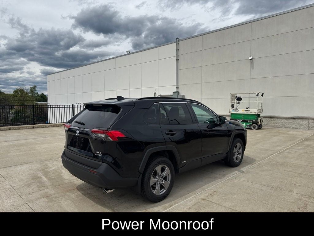 2022 Toyota RAV4 Hybrid XLE