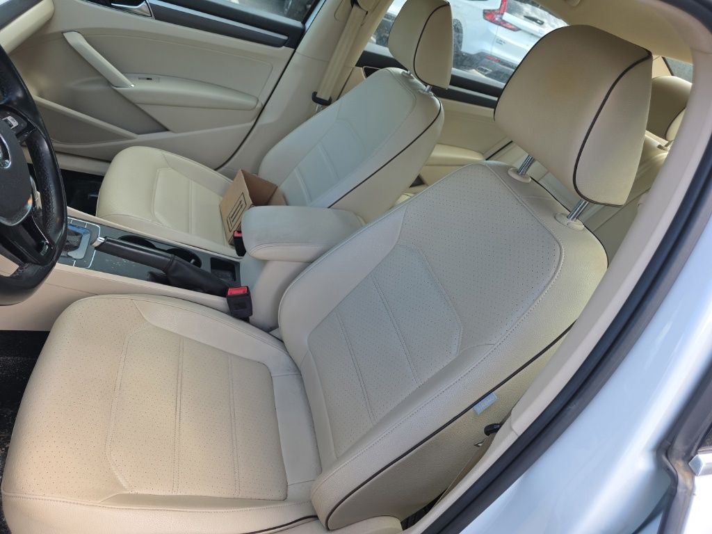 2017 Volkswagen Passat 1.8T R-Line