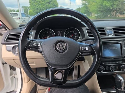 2017 Volkswagen Passat 1.8T R-Line