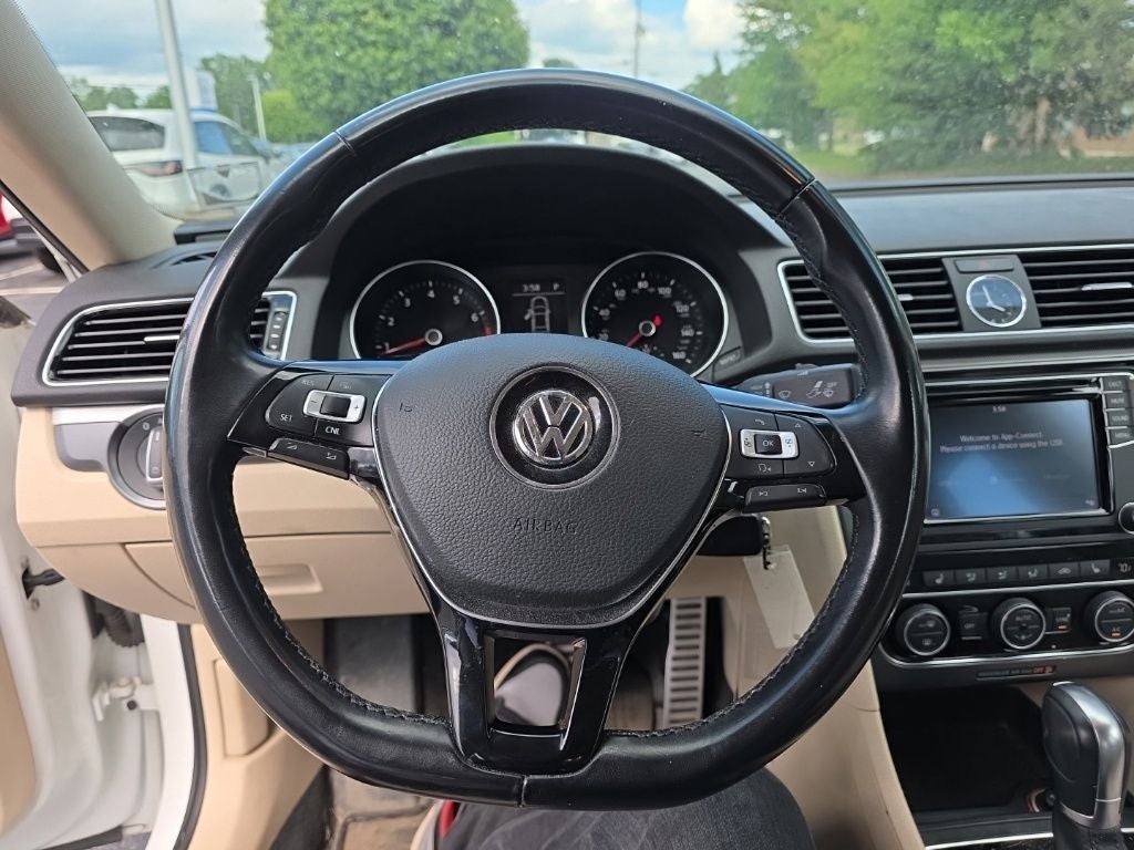 2017 Volkswagen Passat 1.8T R-Line