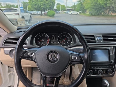 2017 Volkswagen Passat 1.8T R-Line