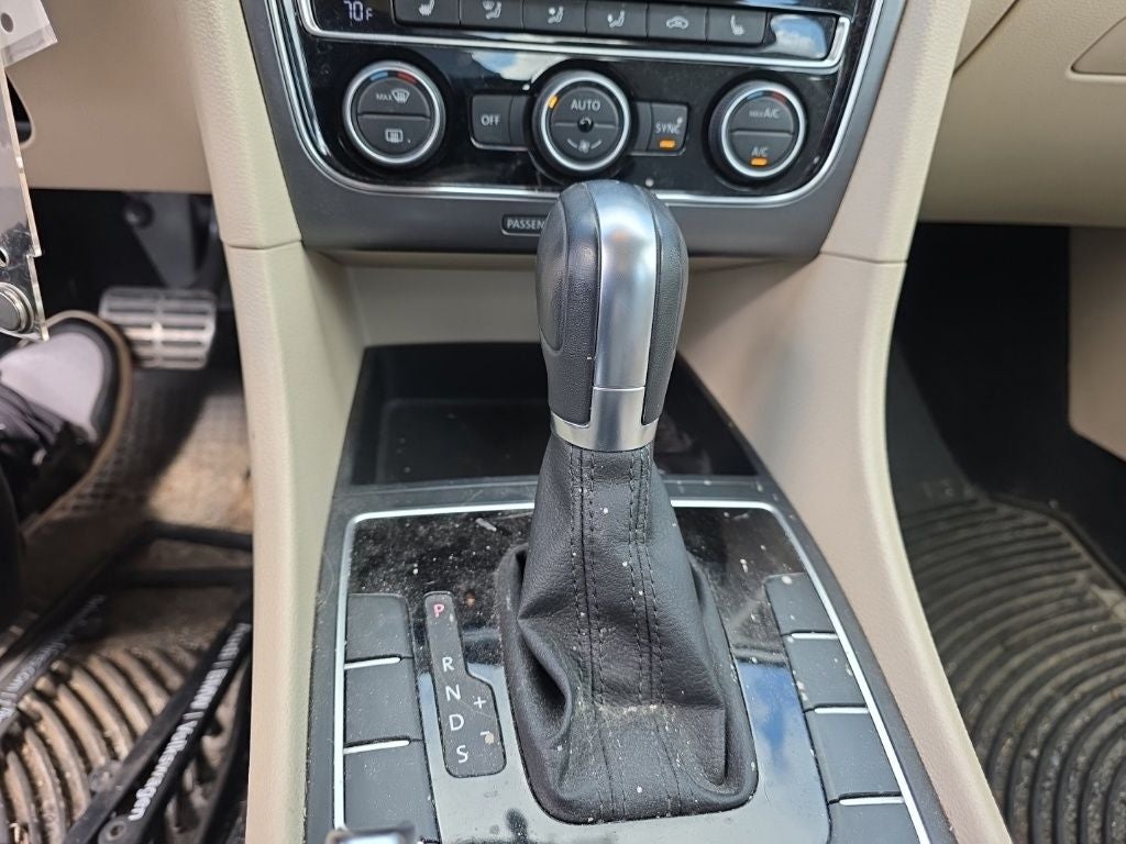 2017 Volkswagen Passat 1.8T R-Line