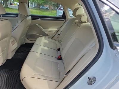 2017 Volkswagen Passat 1.8T R-Line
