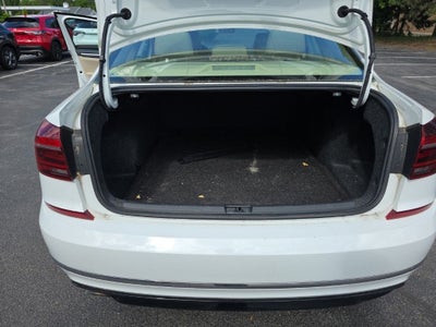 2017 Volkswagen Passat 1.8T R-Line