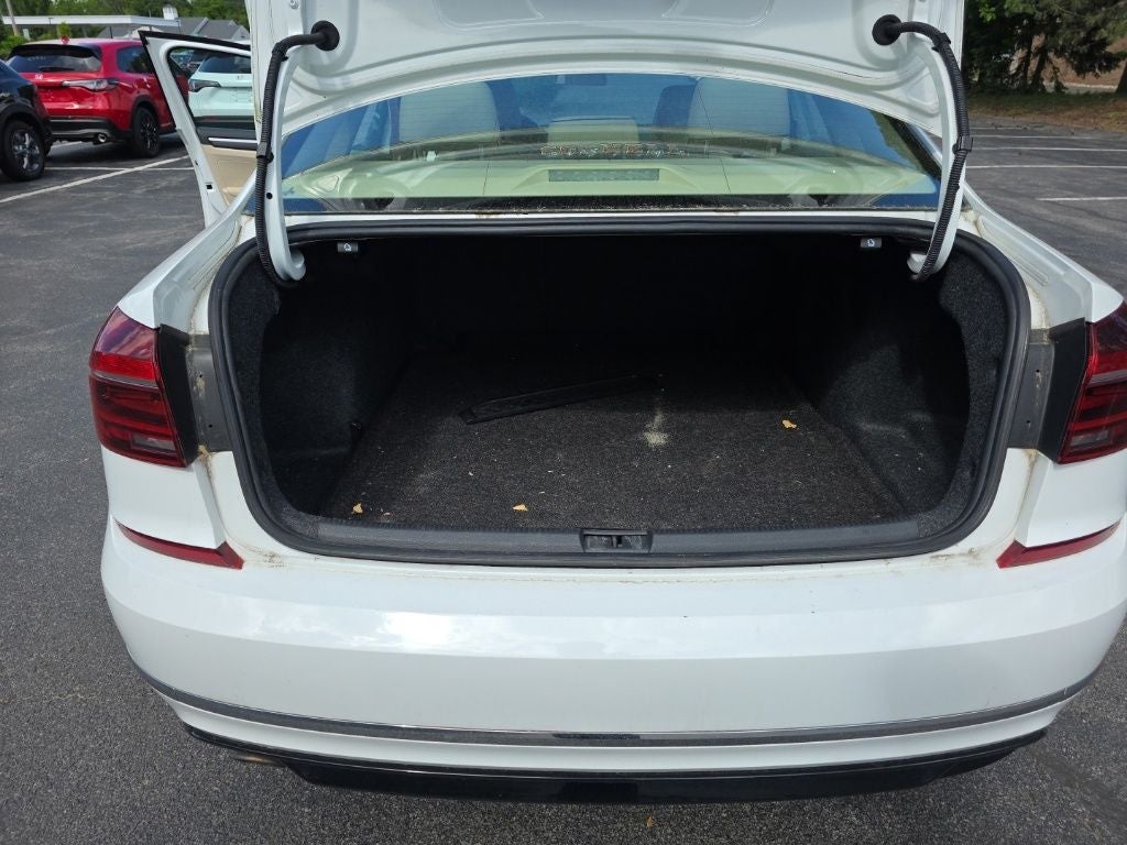 2017 Volkswagen Passat 1.8T R-Line
