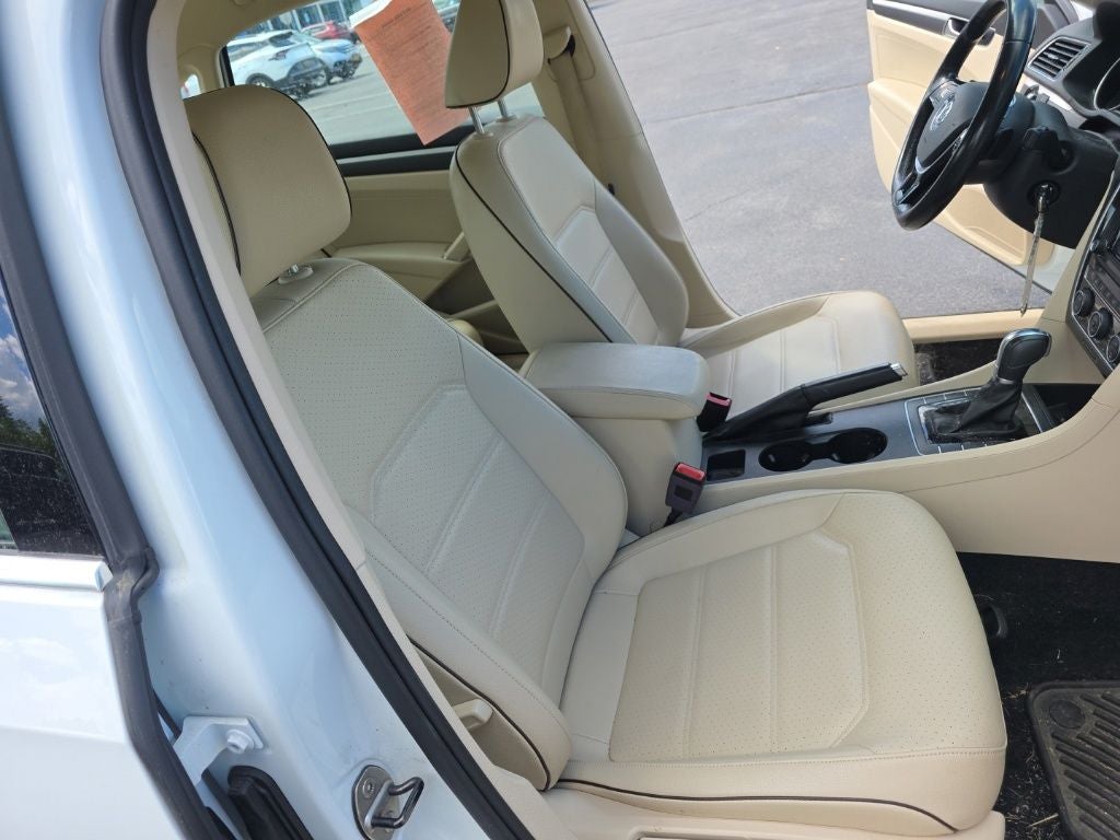 2017 Volkswagen Passat 1.8T R-Line