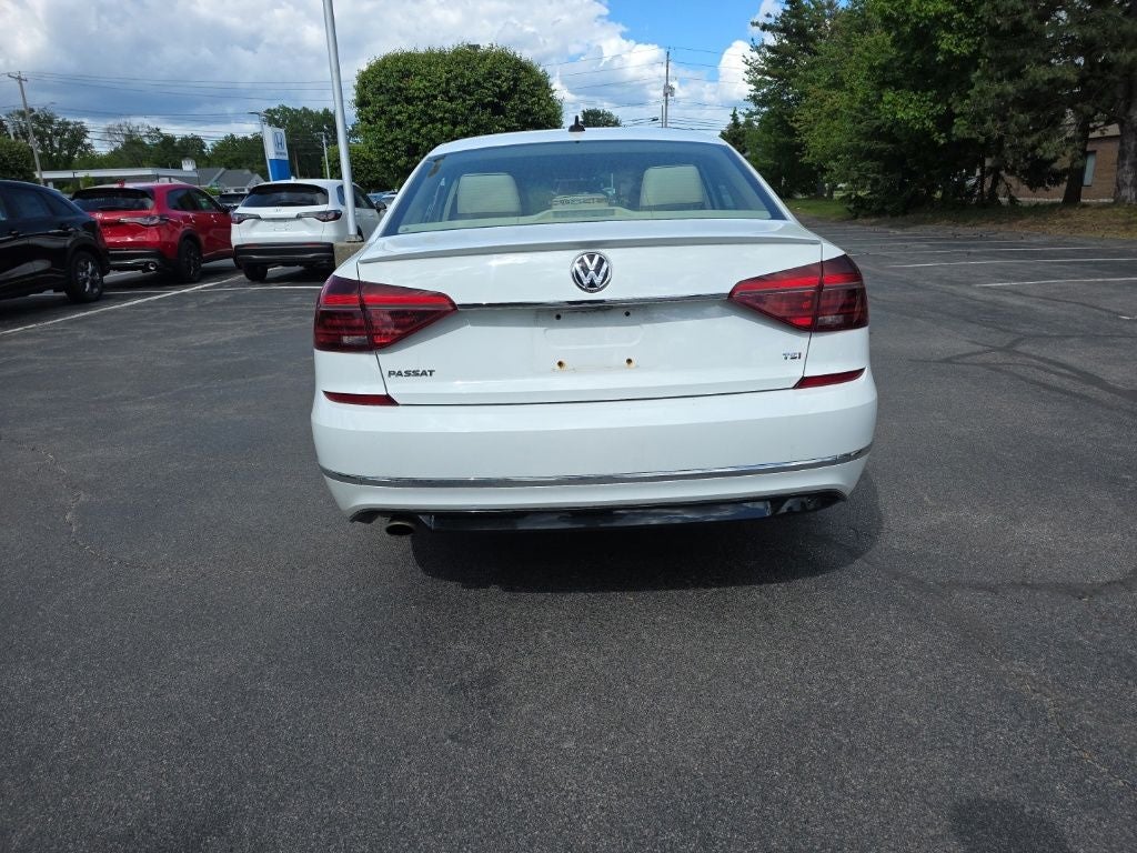 2017 Volkswagen Passat 1.8T R-Line