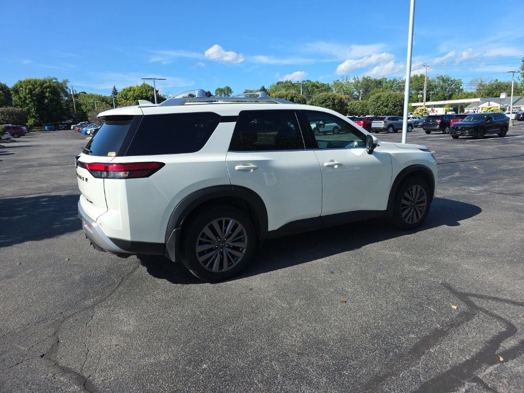 2023 Nissan Pathfinder SL