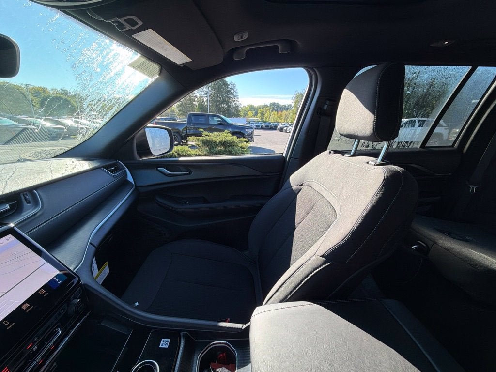 2027 Jeep Grand Cherokee Laredo X