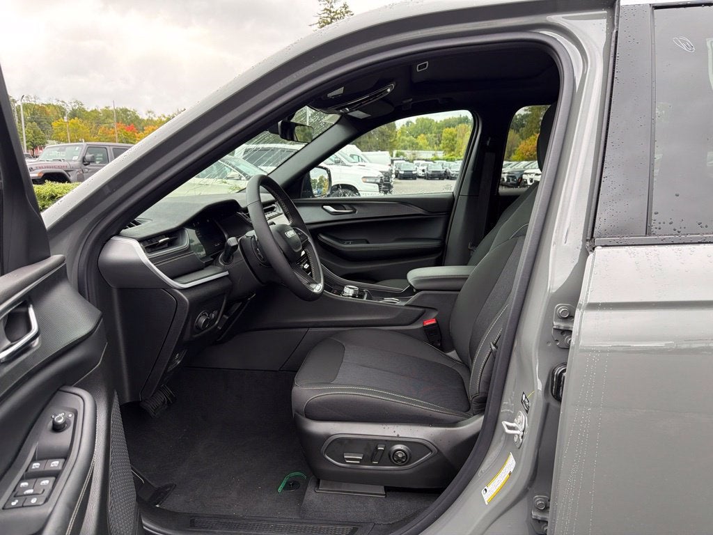 2027 Jeep Grand Cherokee Laredo X