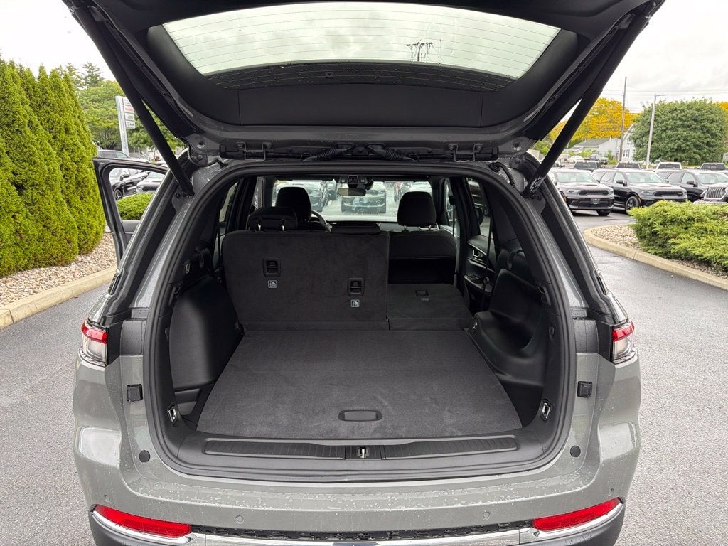 2027 Jeep Grand Cherokee Laredo X