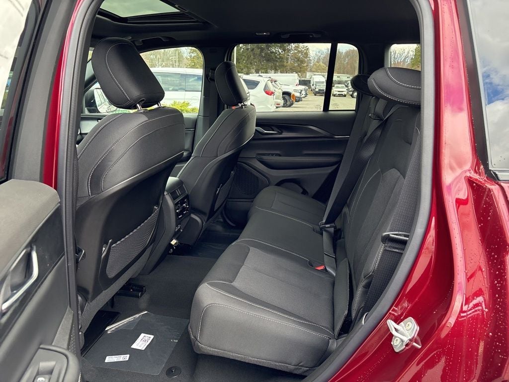 2026 Jeep Grand Cherokee Laredo