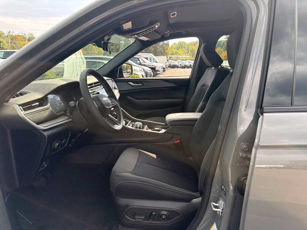 2027 Jeep Grand Cherokee Laredo X
