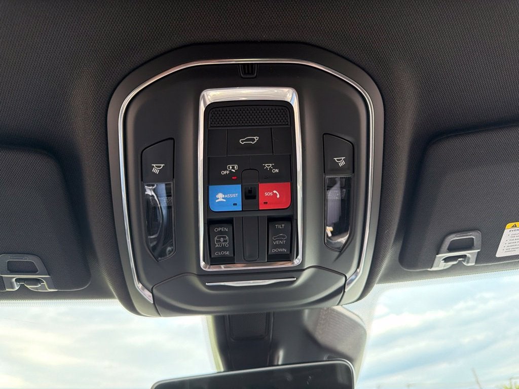 2027 Jeep Grand Cherokee Laredo X