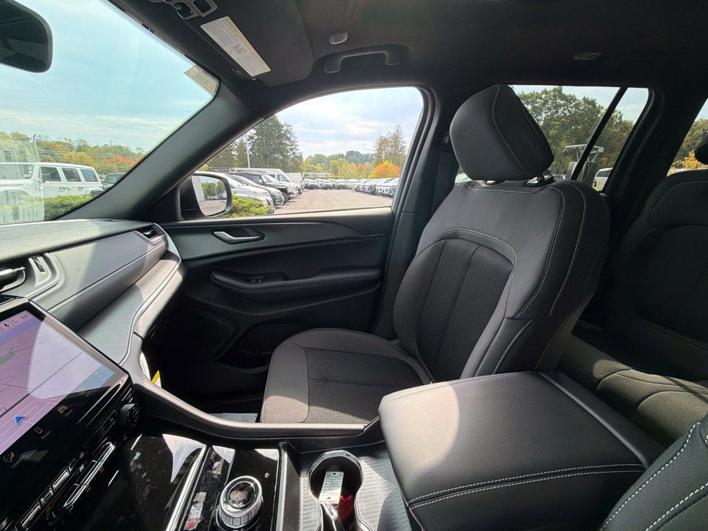 2027 Jeep Grand Cherokee Laredo X