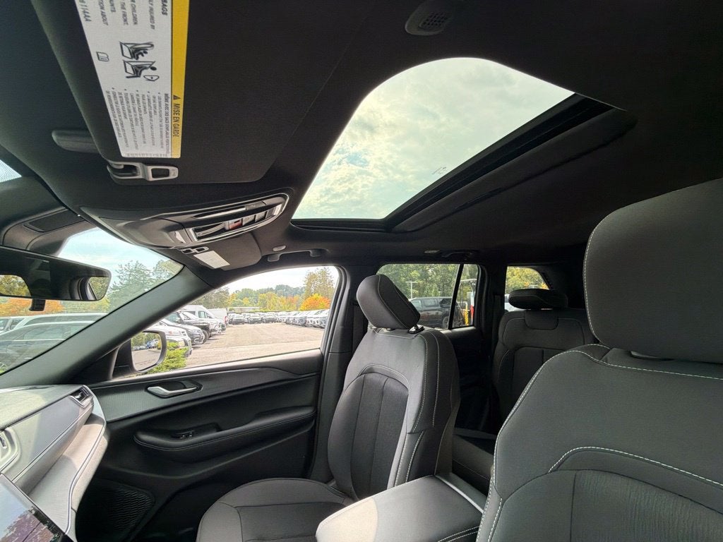 2027 Jeep Grand Cherokee Laredo X