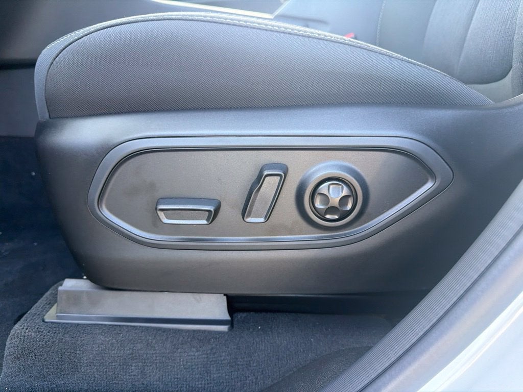 2027 Jeep Grand Cherokee Laredo X