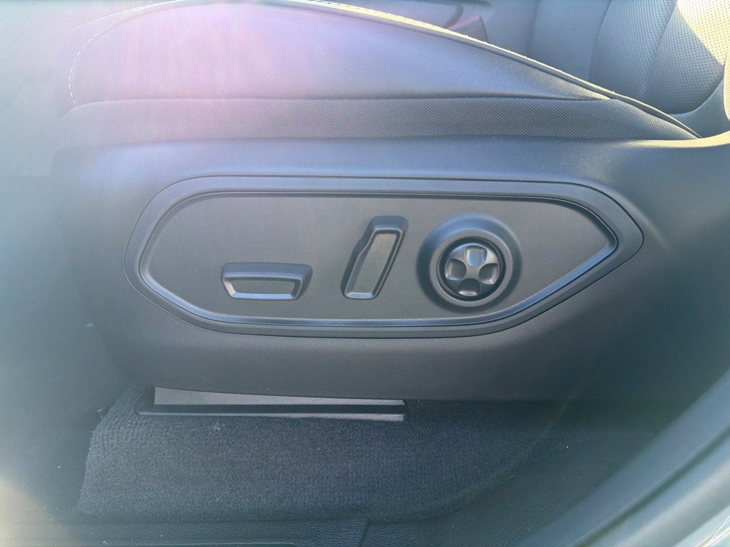 2027 Jeep Grand Cherokee Limited Reserve