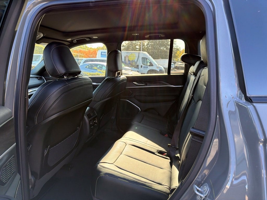 2027 Jeep Grand Cherokee Limited Reserve