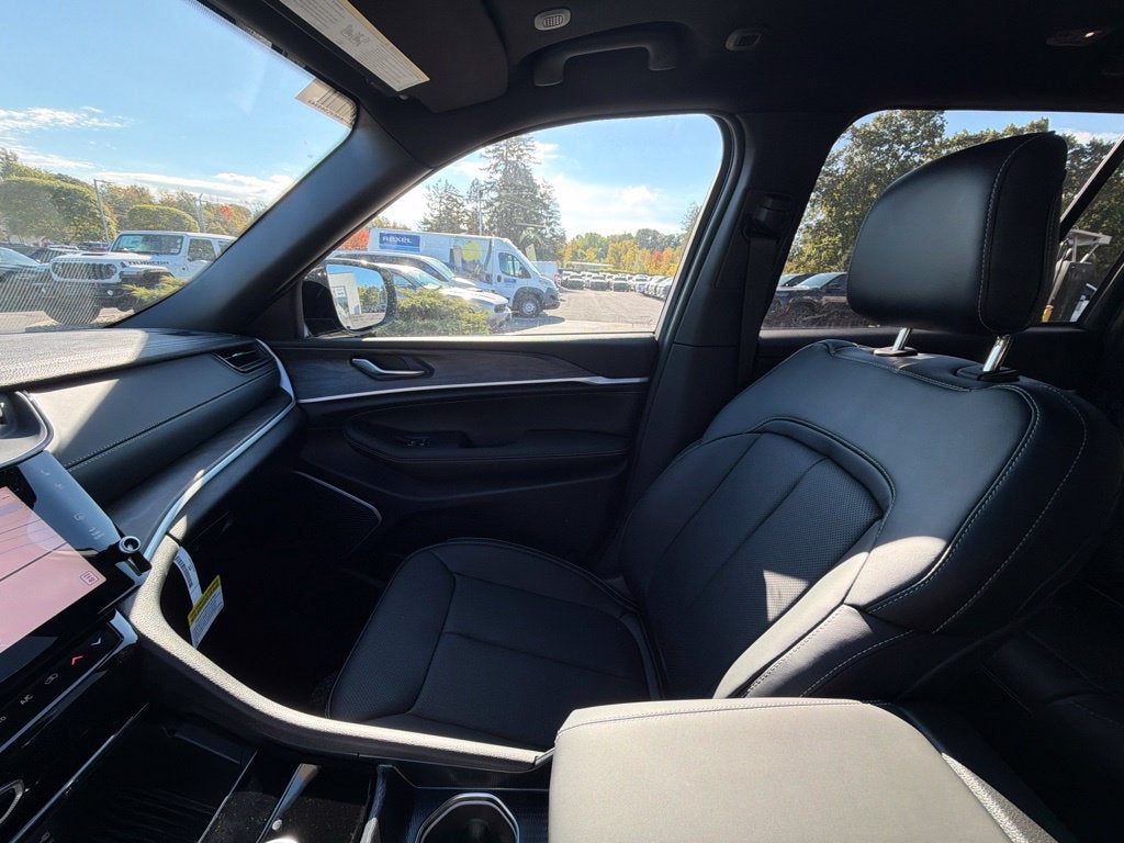 2027 Jeep Grand Cherokee Limited Reserve