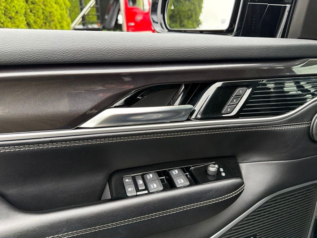 2023 Jeep Wagoneer Base