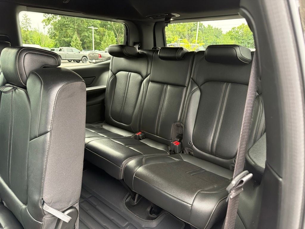 2023 Jeep Wagoneer Base