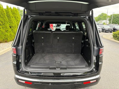 2023 Jeep Wagoneer Base
