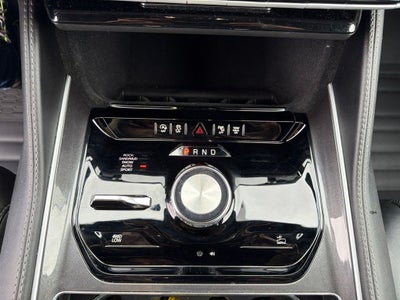 2023 Jeep Wagoneer Base