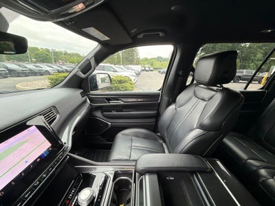 2023 Jeep Wagoneer Base