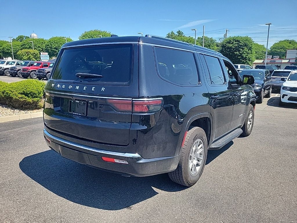 2023 Jeep Wagoneer Base