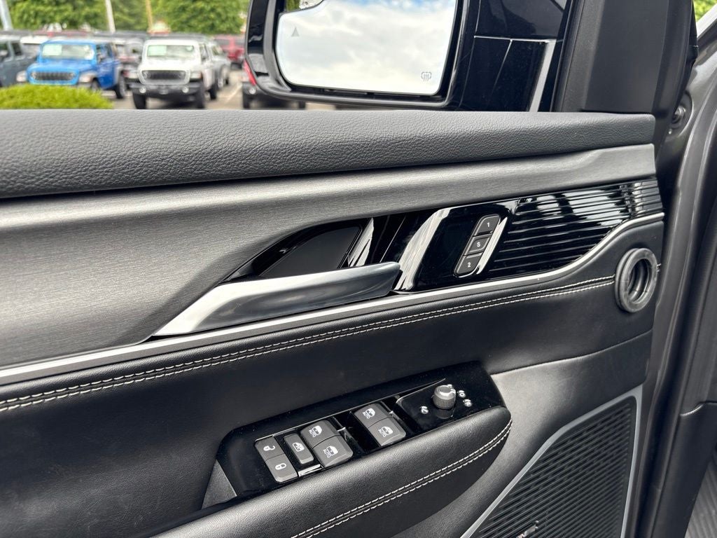 2026 Jeep Grand Wagoneer Base